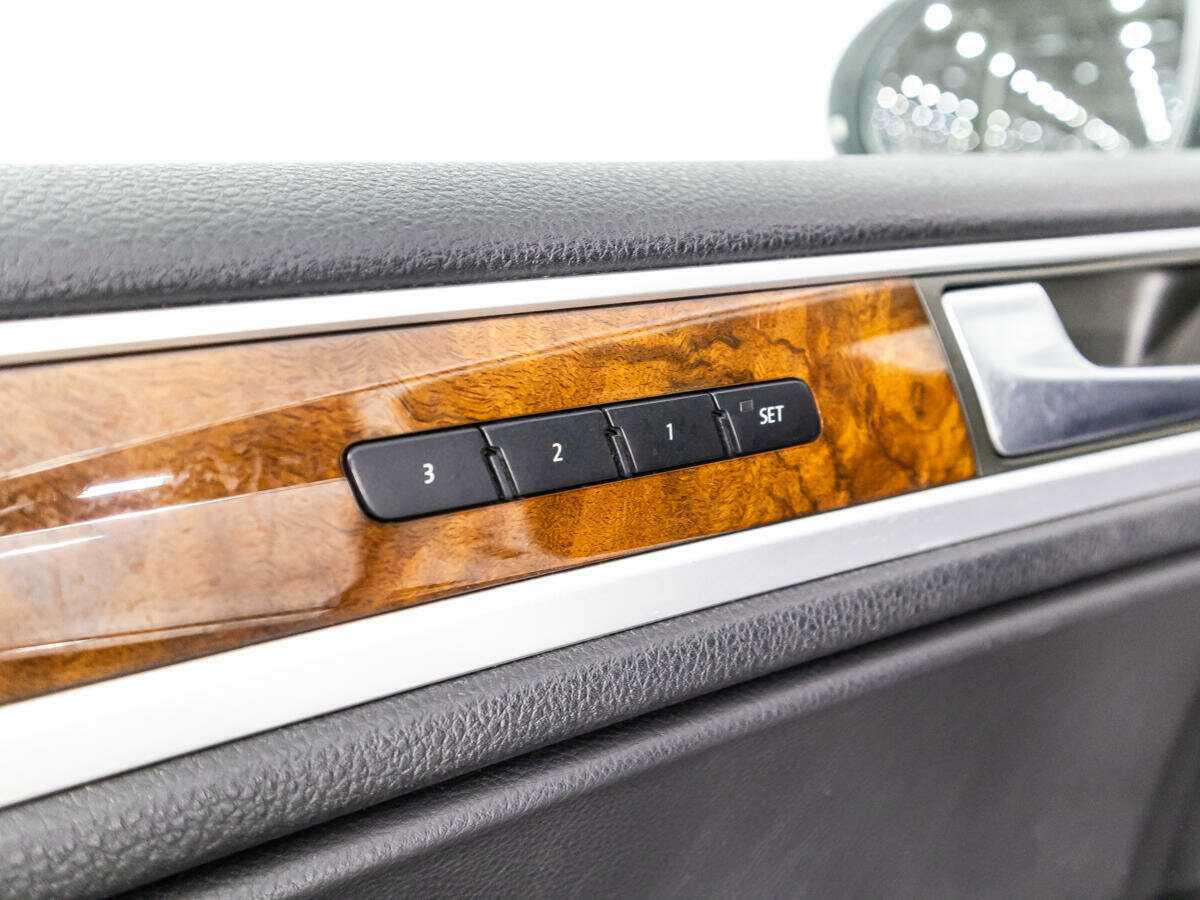 Купить Volkswagen Touareg с пробегом. Фото: #16