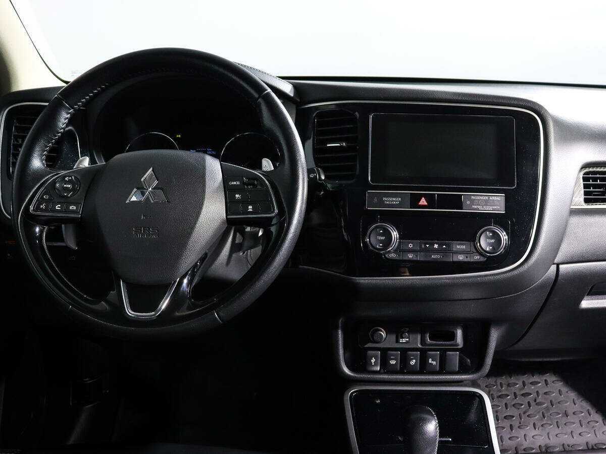 Купить Mitsubishi Outlander с пробегом. Фото: #11