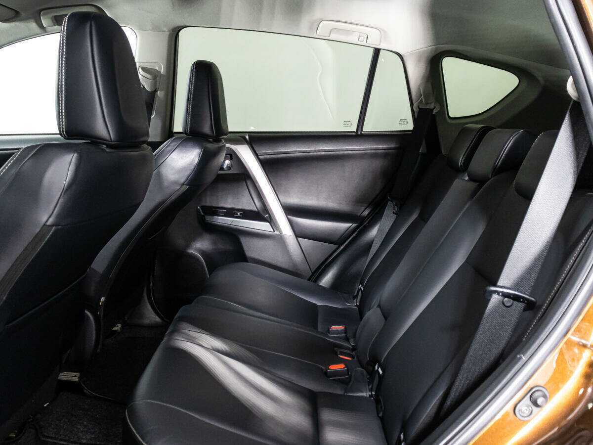 Купить Toyota RAV4 с пробегом. Фото: #9