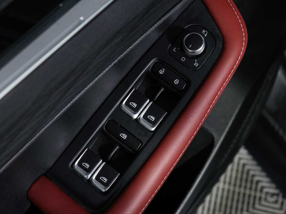 Купить Geely Coolray с пробегом. Фото: #18