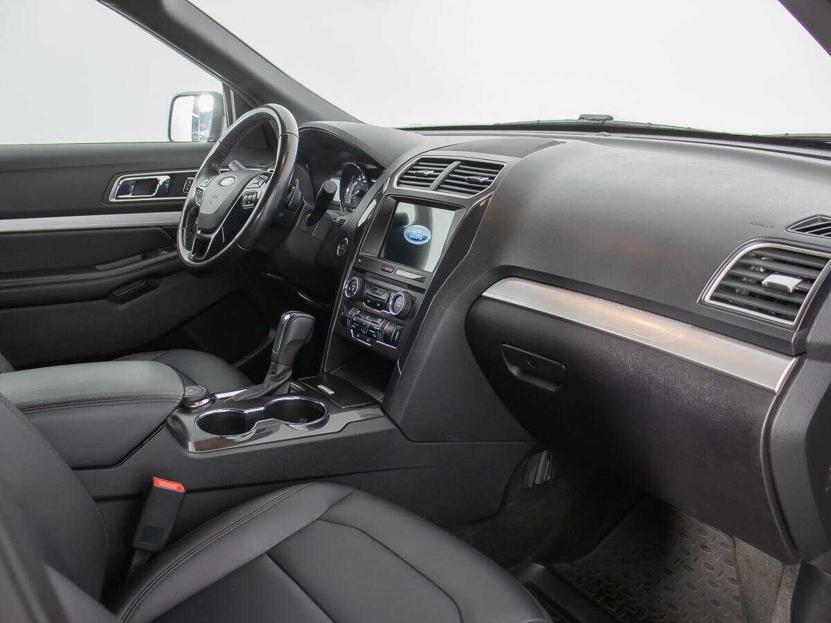 Купить Ford Explorer с пробегом. Фото: #8
