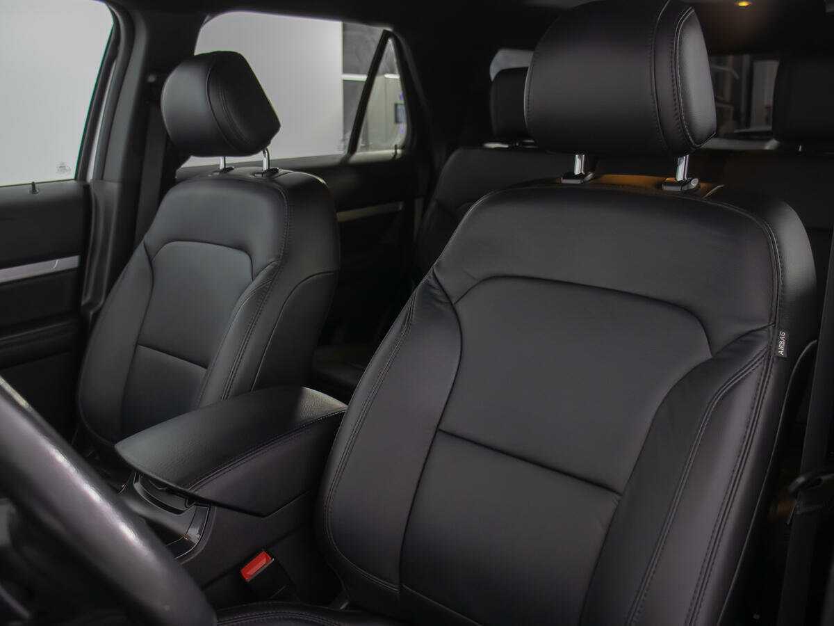 Купить Ford Explorer с пробегом. Фото: #13