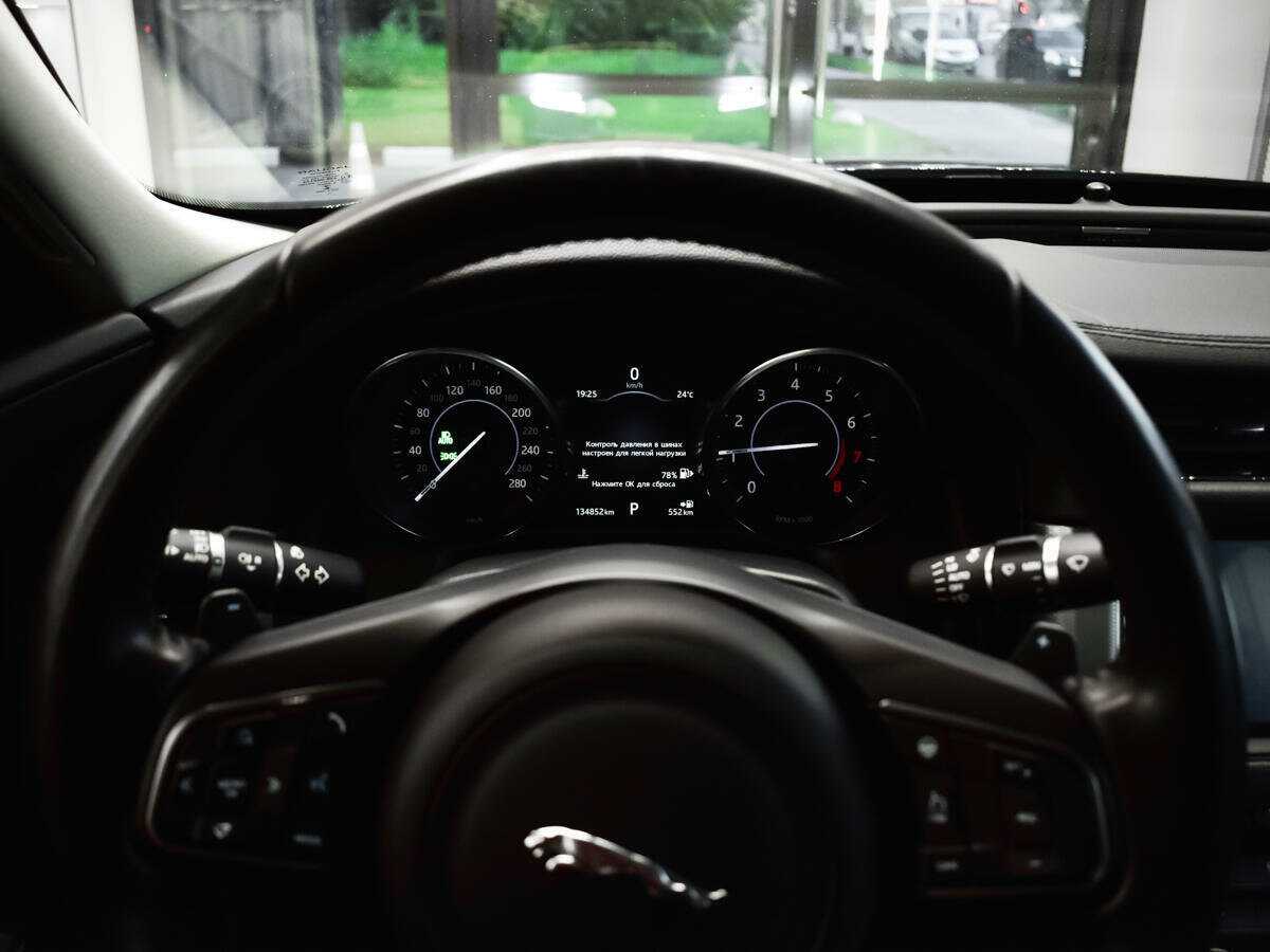 Купить Jaguar XF с пробегом. Фото: #6