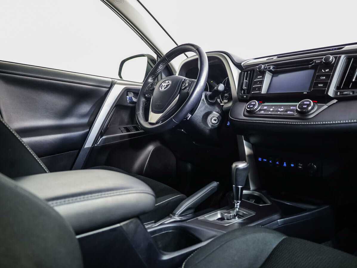 Купить Toyota RAV4 с пробегом. Фото: #7