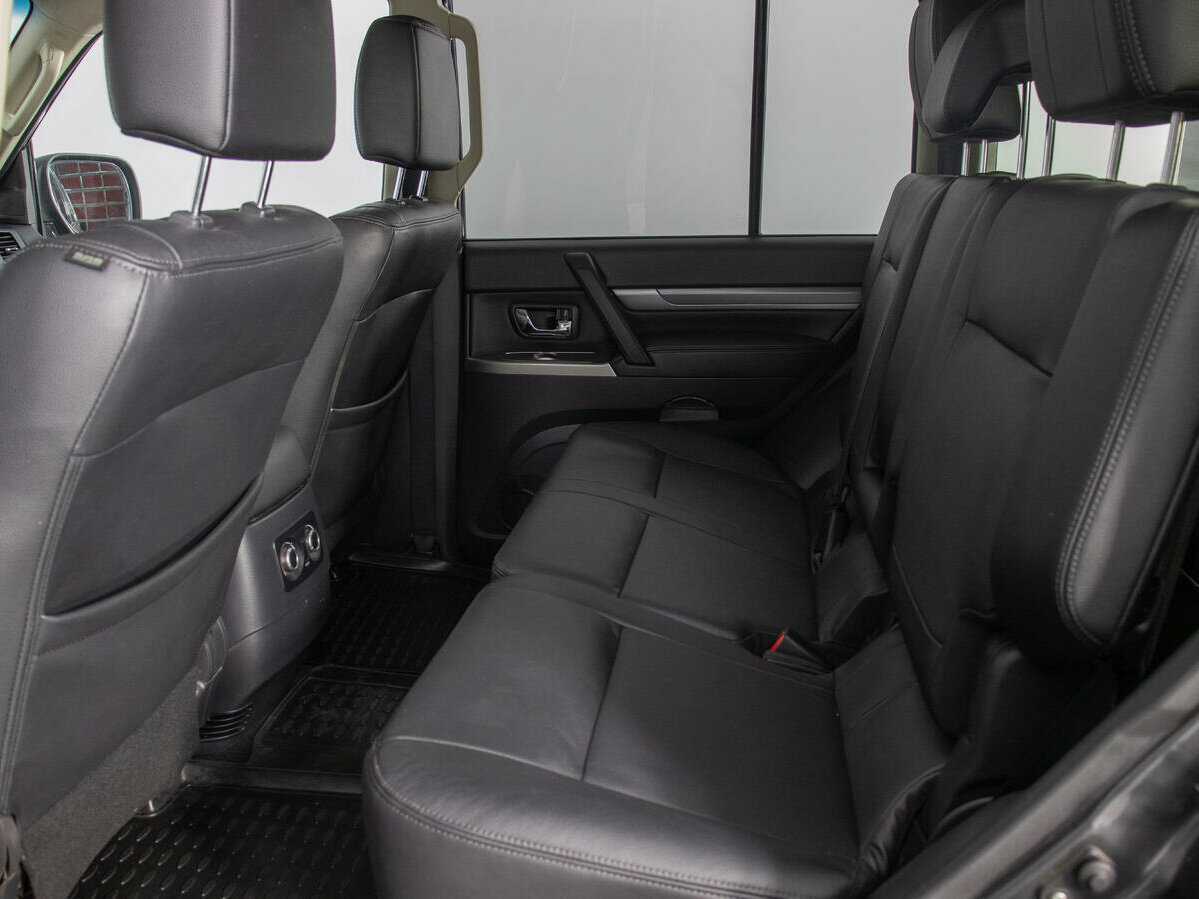 Купить Mitsubishi Pajero с пробегом. Фото: #12