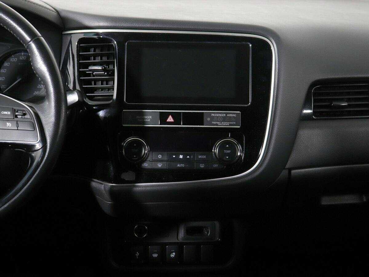 Купить Mitsubishi Outlander с пробегом. Фото: #22