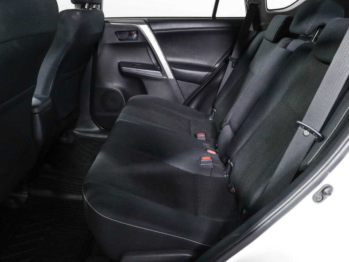 Купить Toyota RAV4 с пробегом. Фото: #9