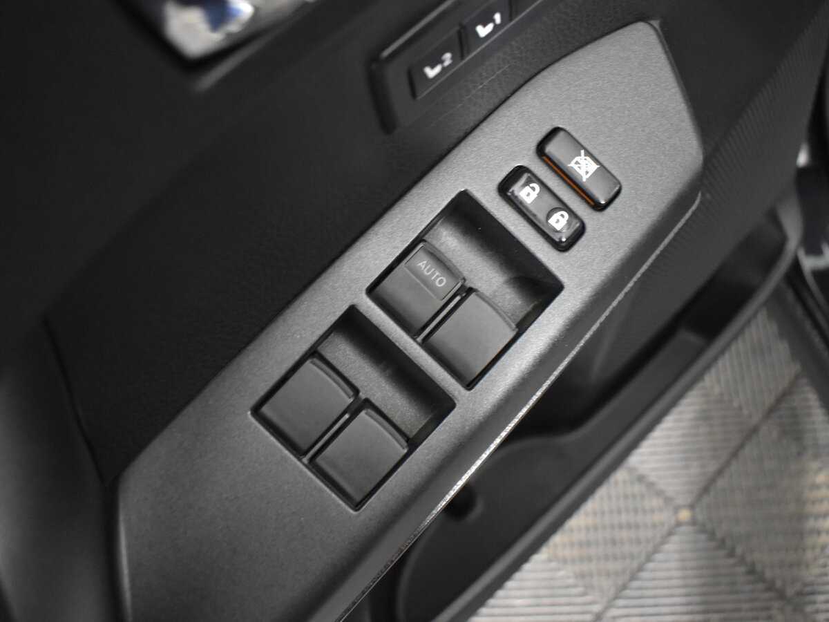 Купить Toyota RAV4 с пробегом. Фото: #8