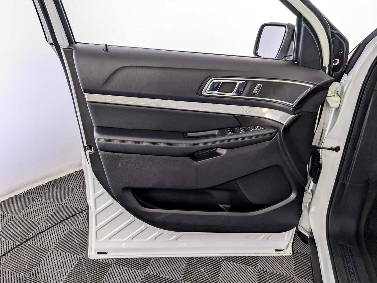Купить Ford Explorer с пробегом. Фото: #14