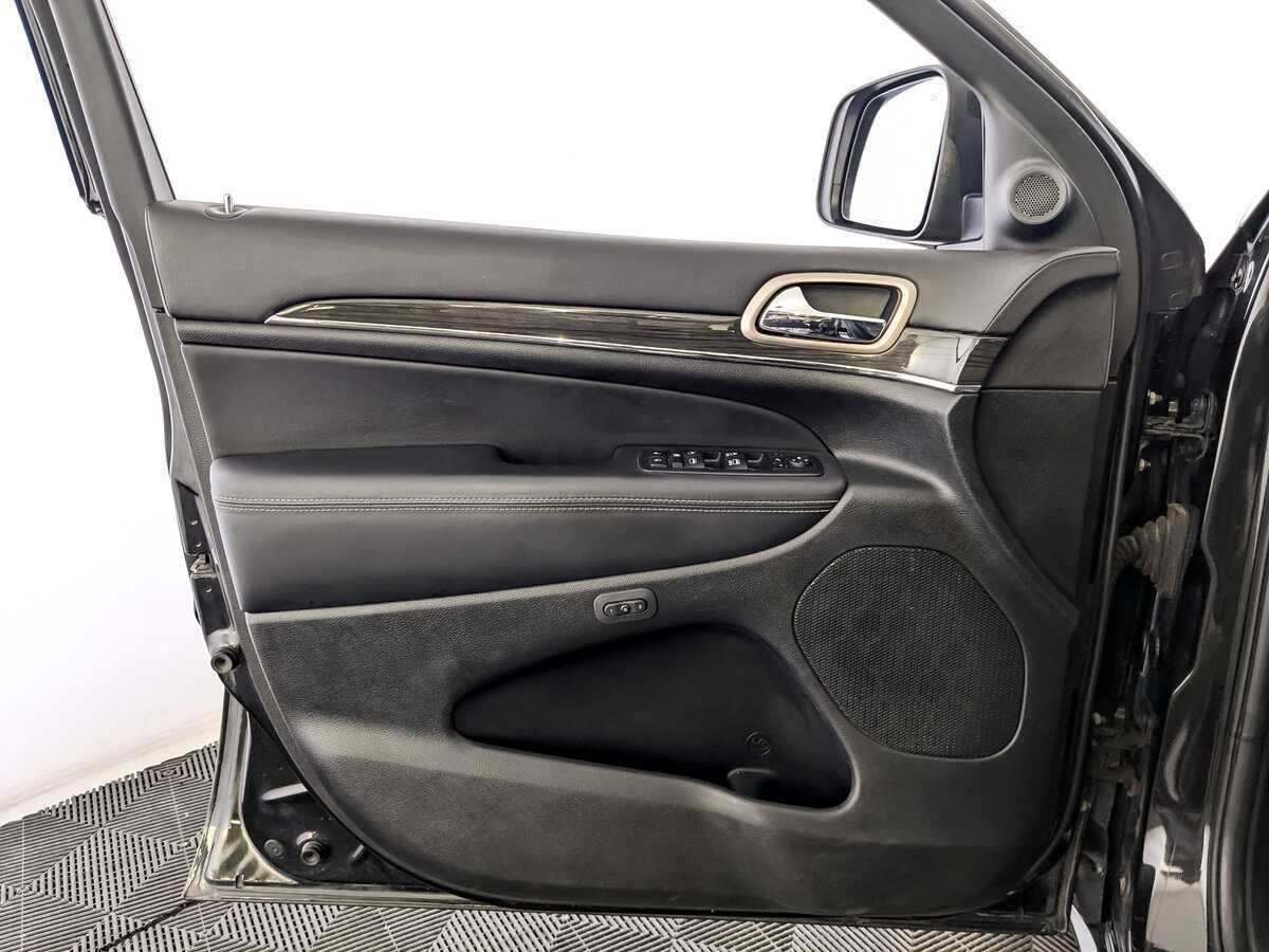 Купить Jeep Grand Cherokee с пробегом. Фото: #14