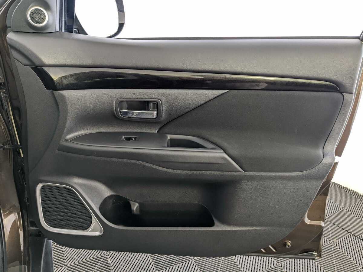 Купить Mitsubishi Outlander с пробегом. Фото: #14