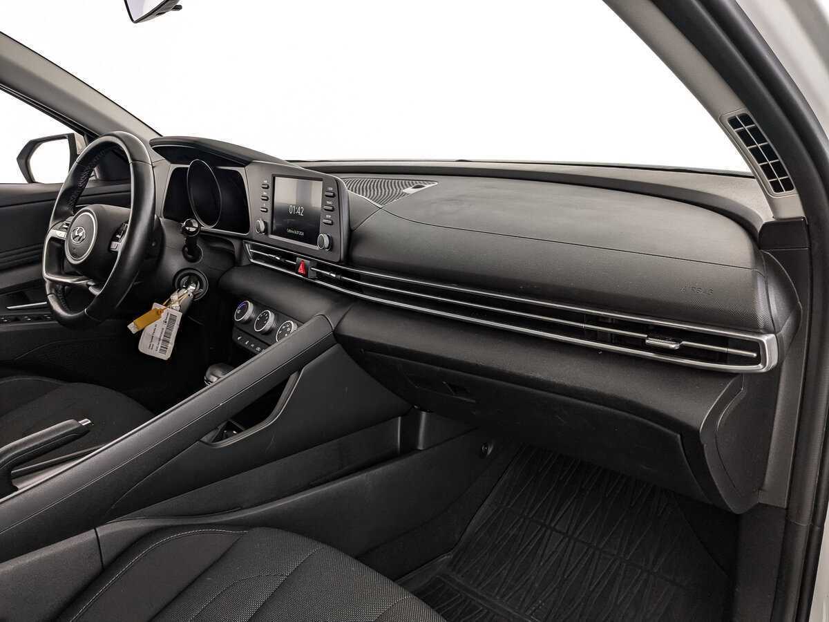 Купить Hyundai Elantra с пробегом. Фото: #8