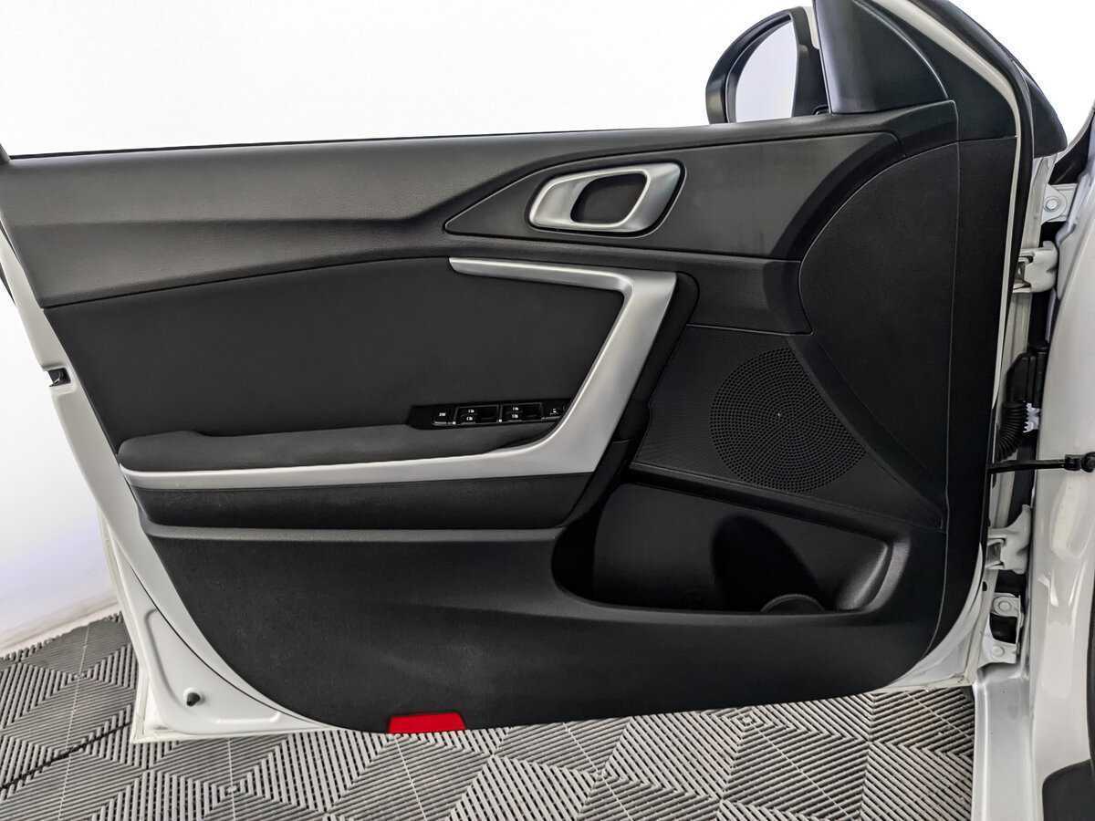 Купить Kia Ceed с пробегом. Фото: #14