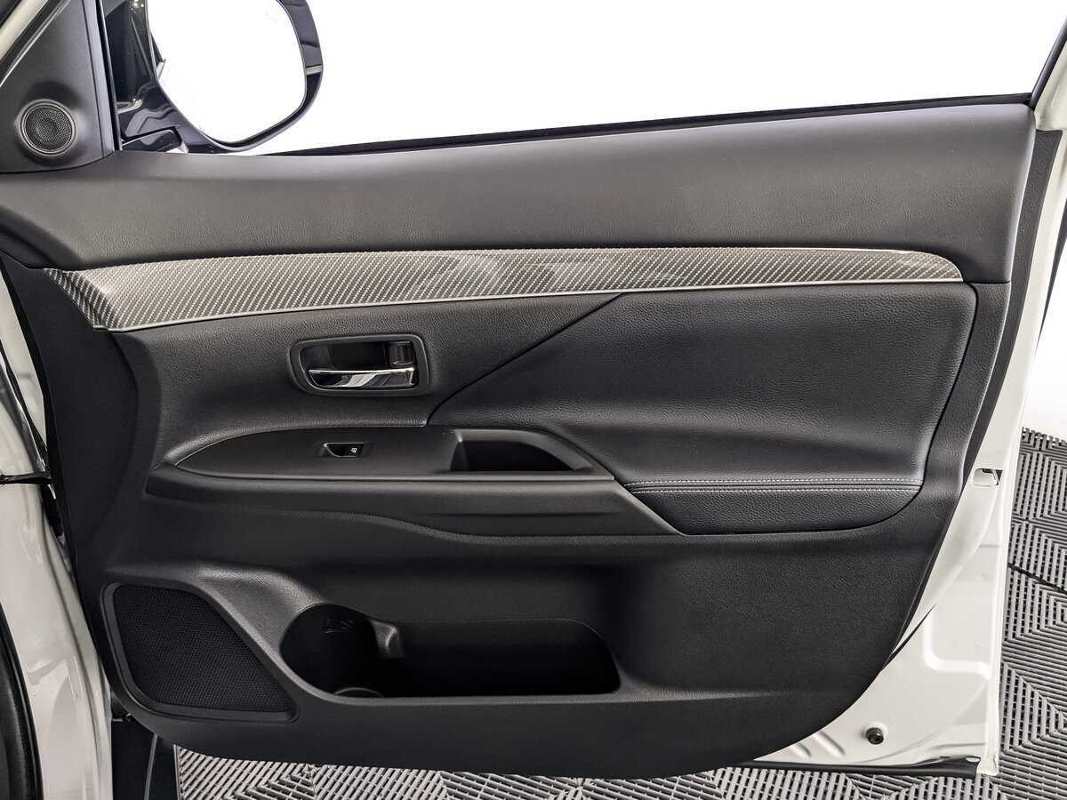 Купить Mitsubishi Outlander с пробегом. Фото: #18