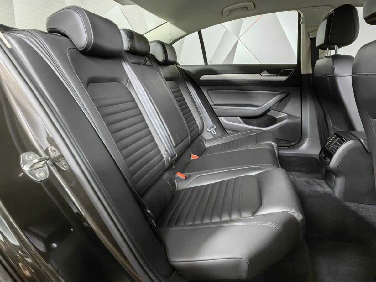 Купить Volkswagen Passat с пробегом. Фото: #11