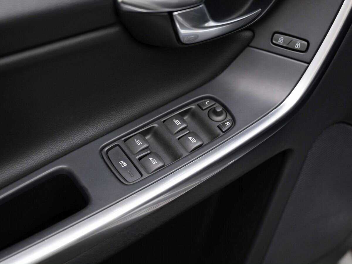 Купить Volvo XC60 с пробегом. Фото: #17
