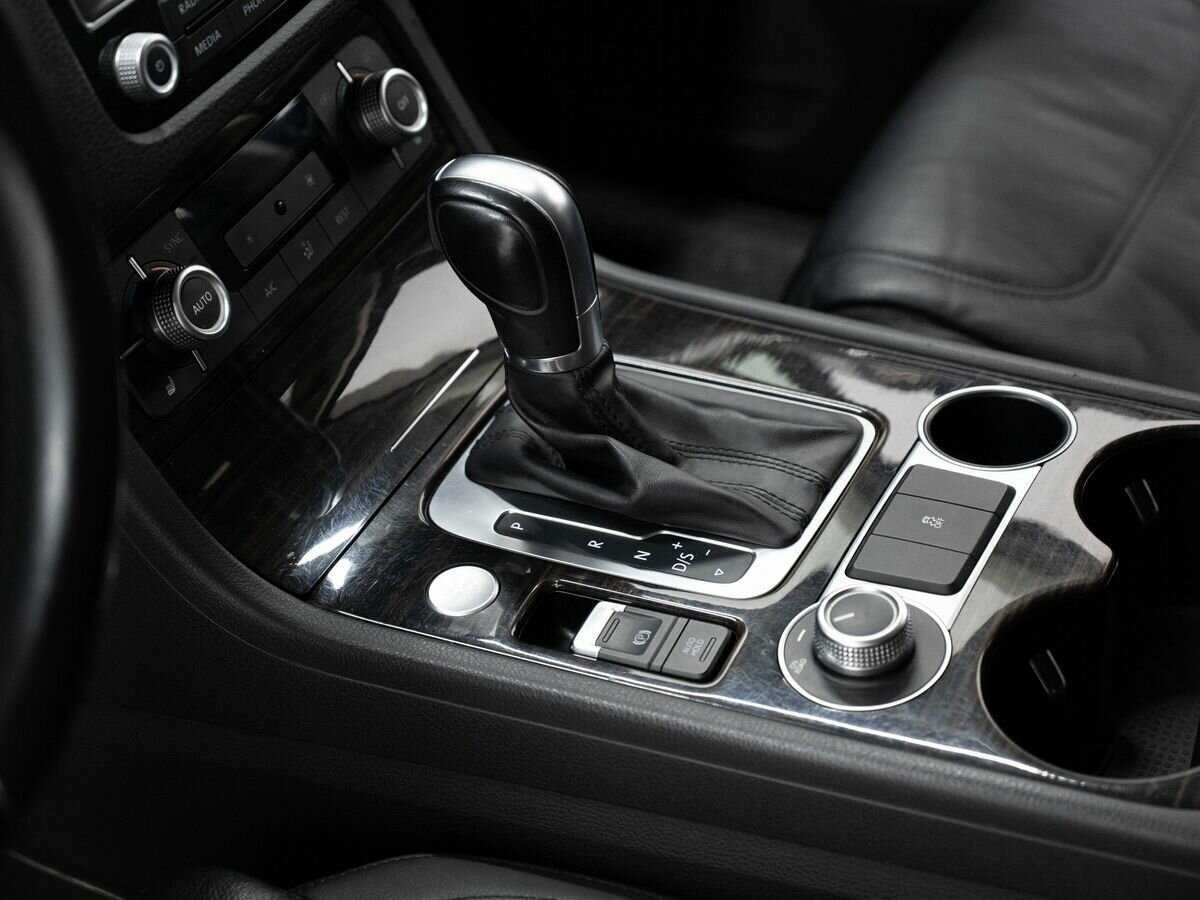 Купить Volkswagen Touareg с пробегом. Фото: #17