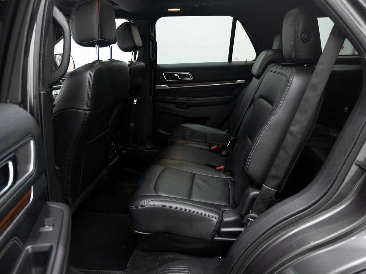 Купить Ford Explorer с пробегом. Фото: #8