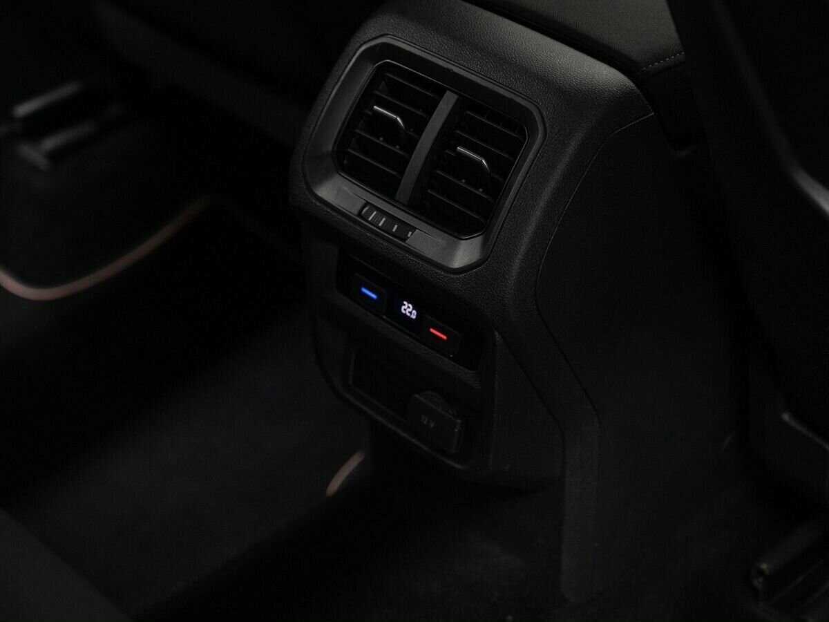 Купить Volkswagen Tiguan с пробегом. Фото: #9