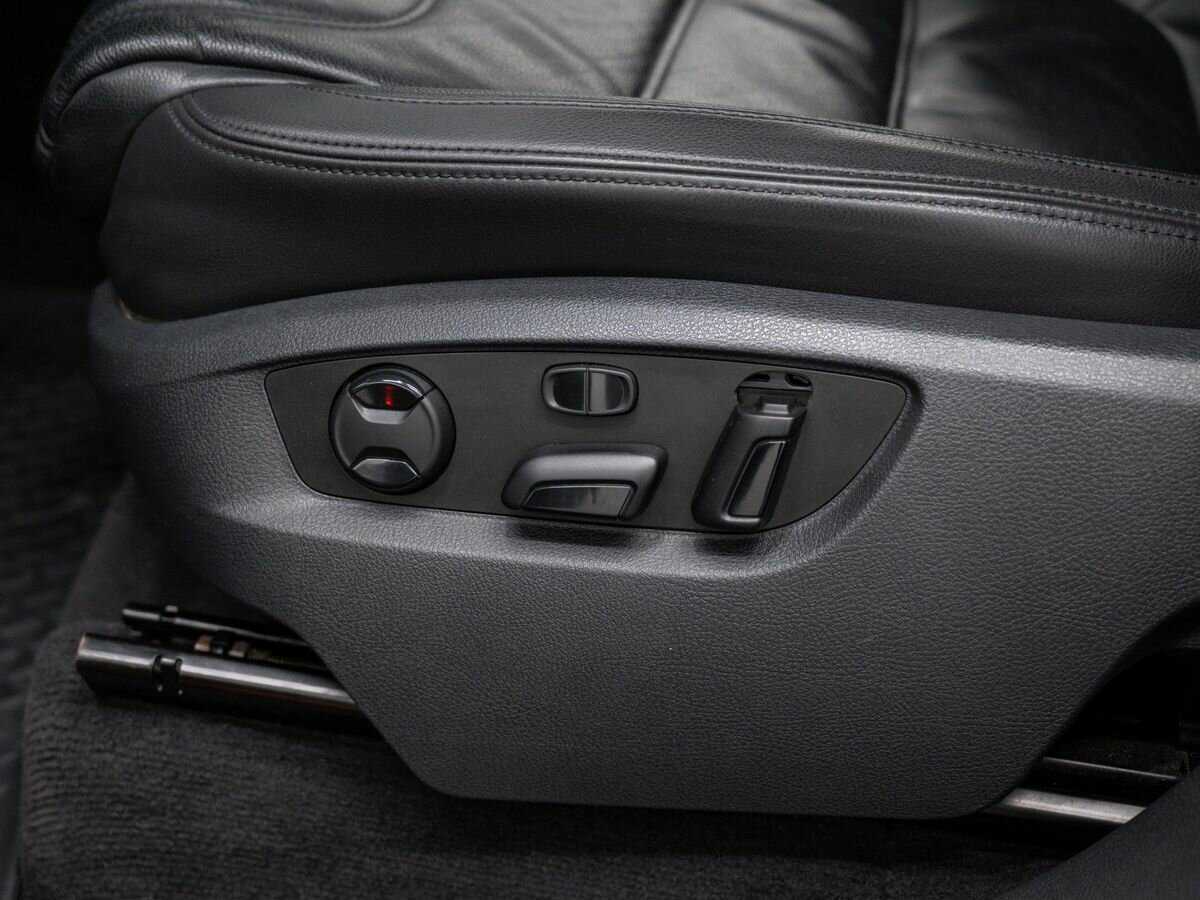 Купить Volkswagen Touareg с пробегом. Фото: #15