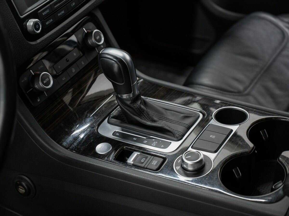 Купить Volkswagen Touareg с пробегом. Фото: #17