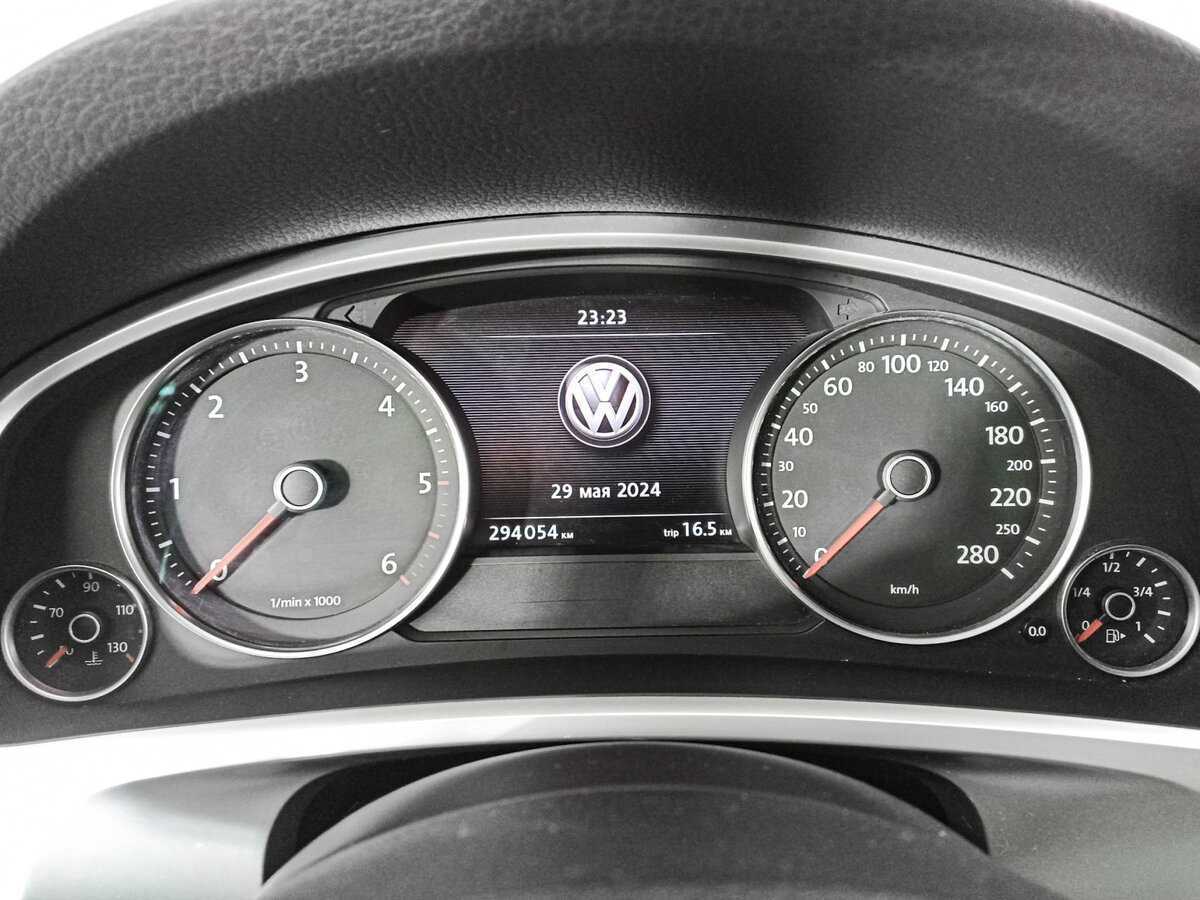 Купить Volkswagen Touareg с пробегом. Фото: #10