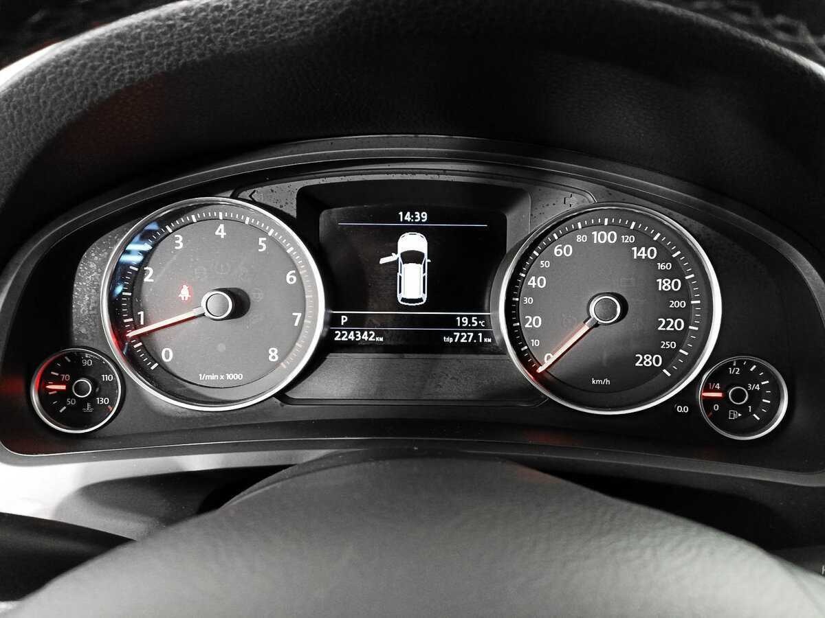 Купить Volkswagen Touareg с пробегом. Фото: #7
