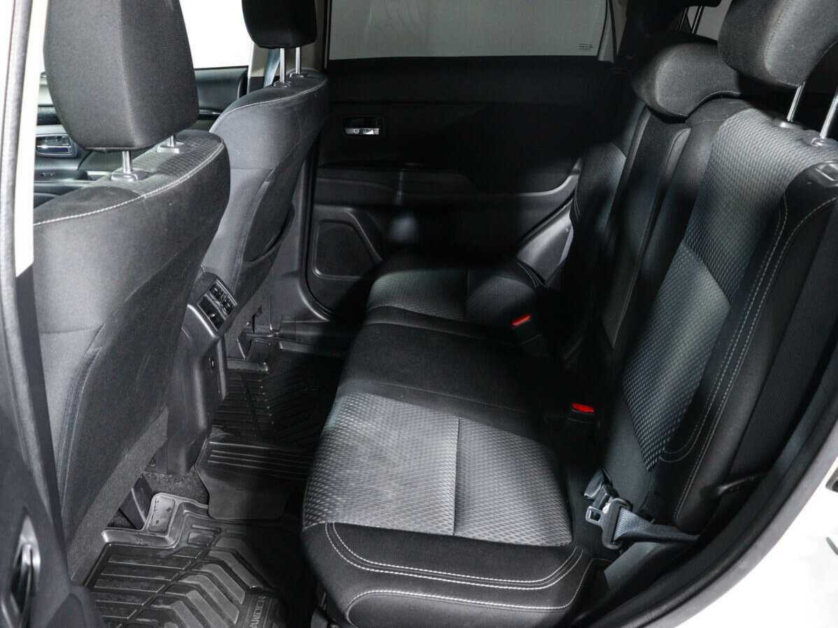 Купить Mitsubishi Outlander с пробегом. Фото: #9