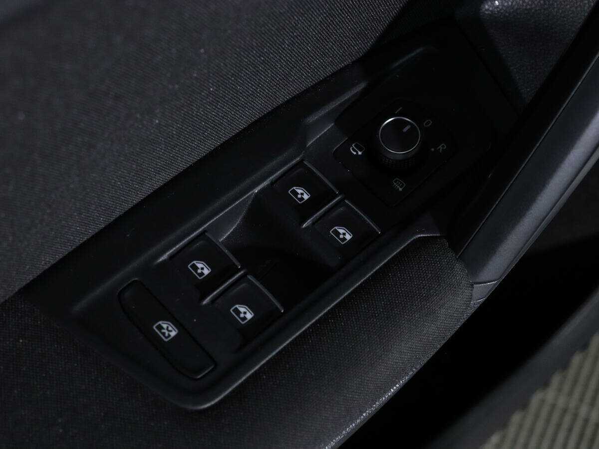 Купить Volkswagen Tiguan с пробегом. Фото: #18