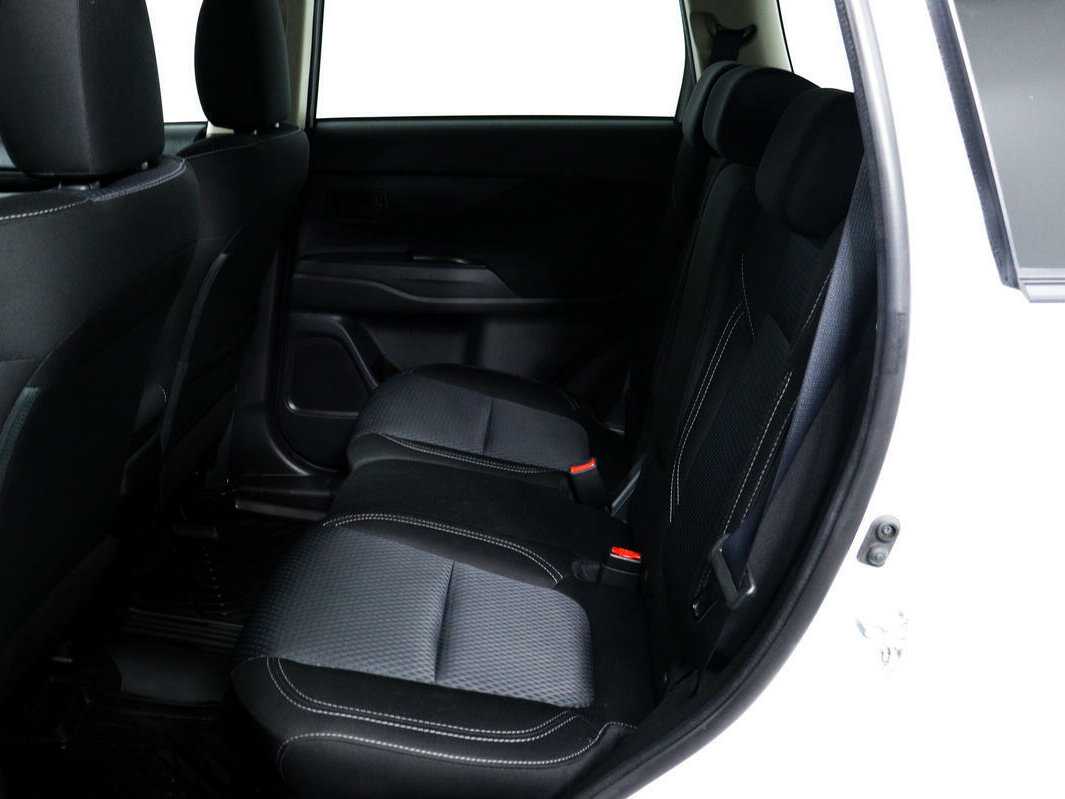 Купить Mitsubishi Outlander с пробегом. Фото: #9