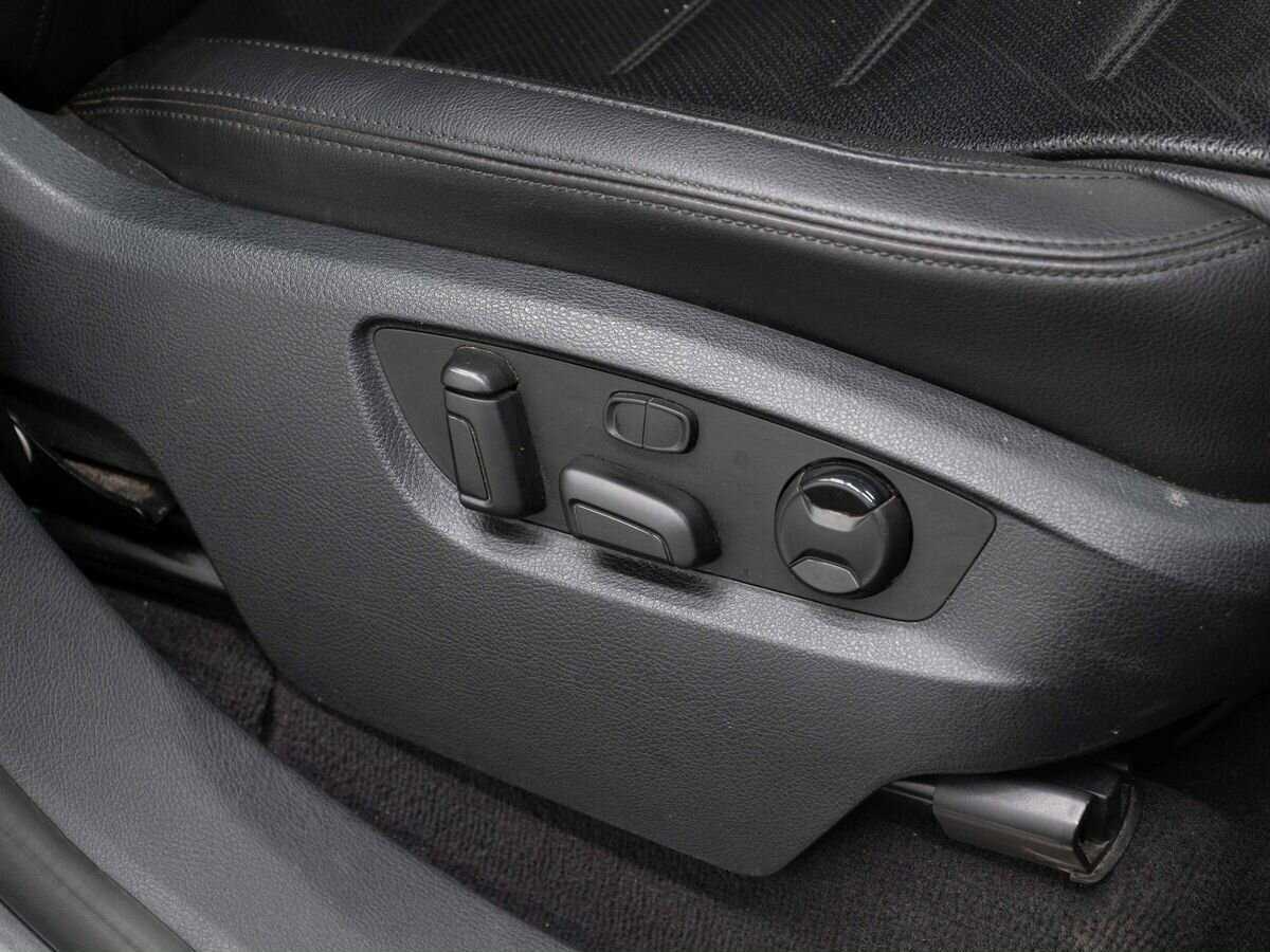 Купить Volkswagen Touareg с пробегом. Фото: #23