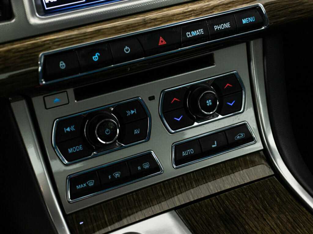 Купить Jaguar XF с пробегом. Фото: #17