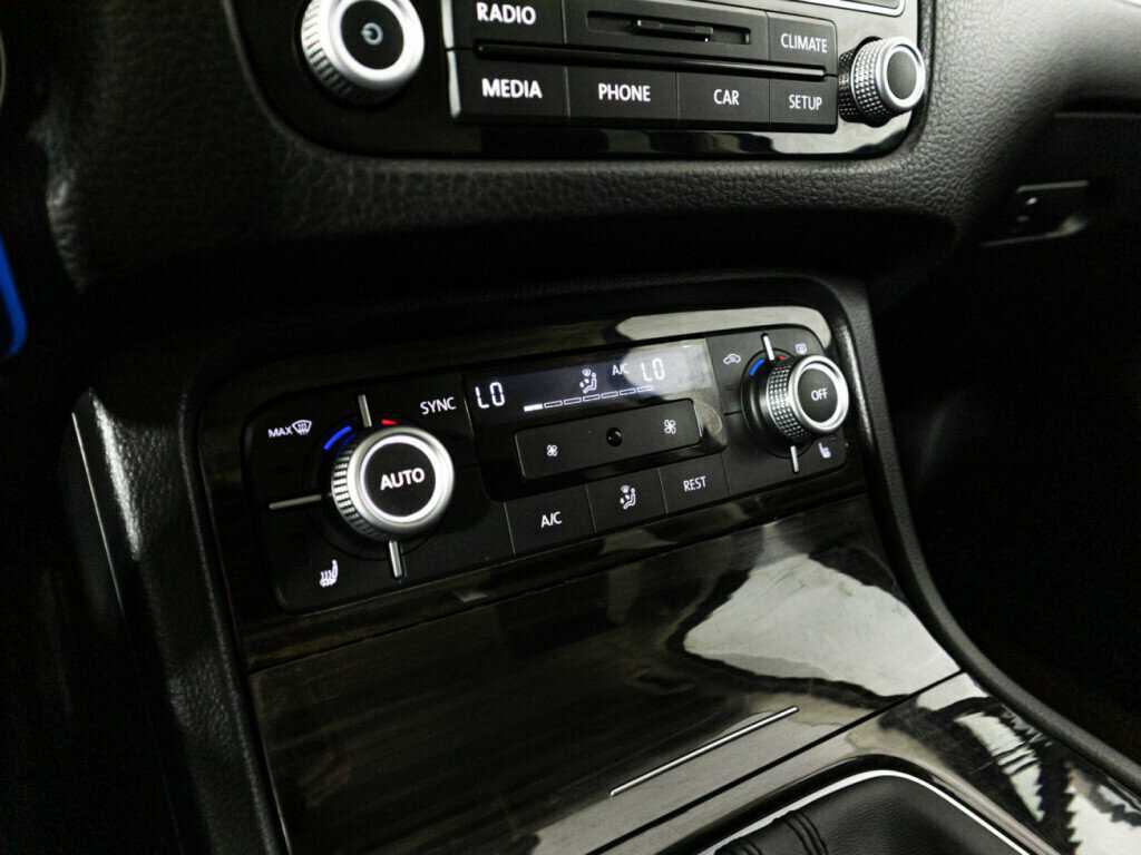 Купить Volkswagen Touareg с пробегом. Фото: #17