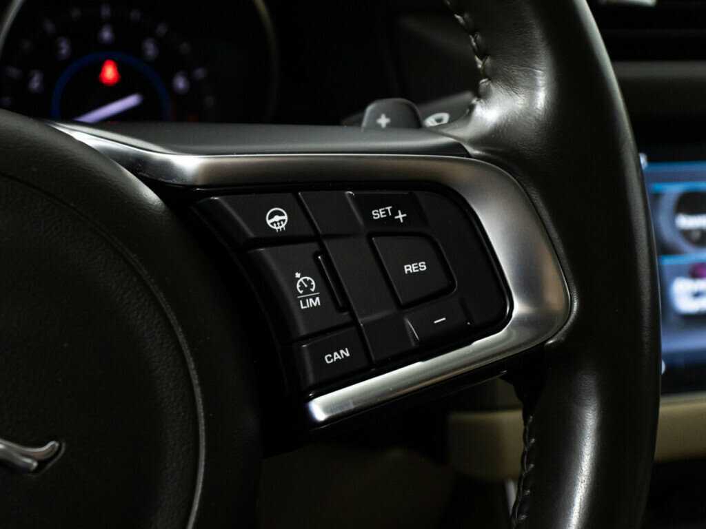 Купить Jaguar XF с пробегом. Фото: #20