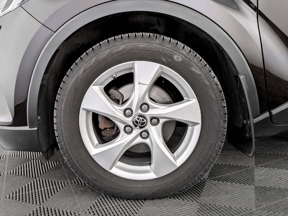 Купить Toyota C-HR с пробегом. Фото: #17