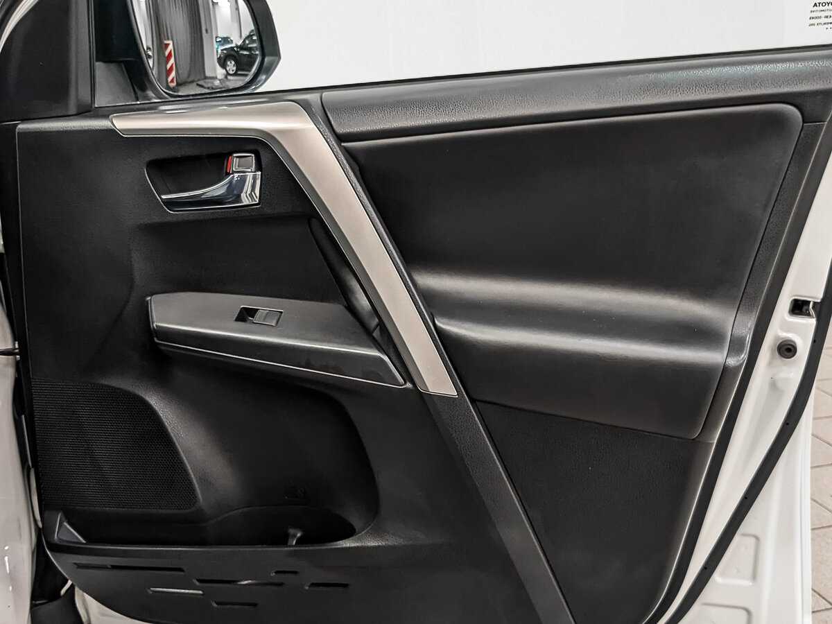 Купить Toyota RAV4 с пробегом. Фото: #24