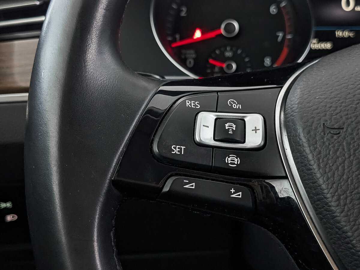 Купить Volkswagen Passat с пробегом. Фото: #27