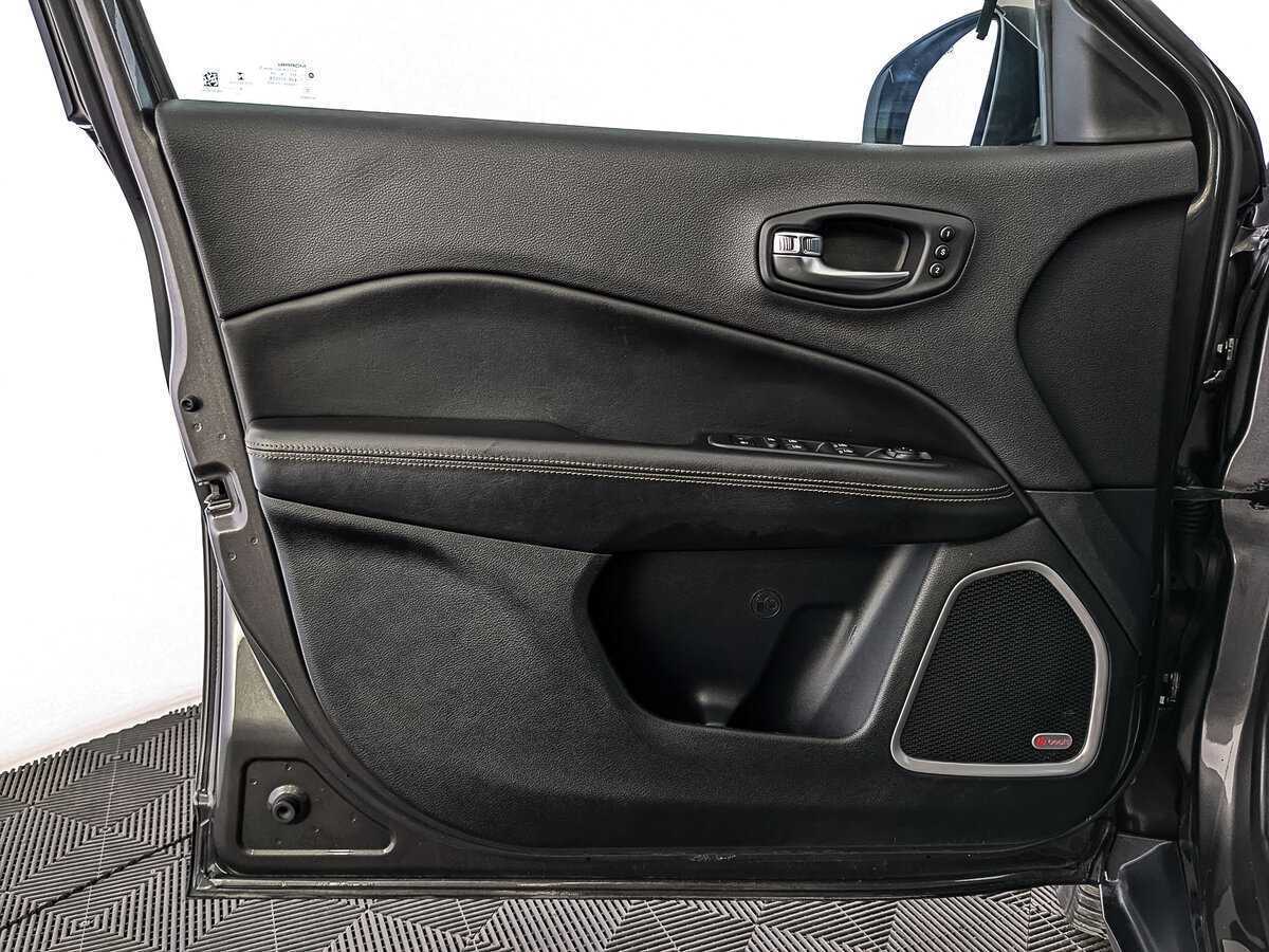 Купить Jeep Compass с пробегом. Фото: #18