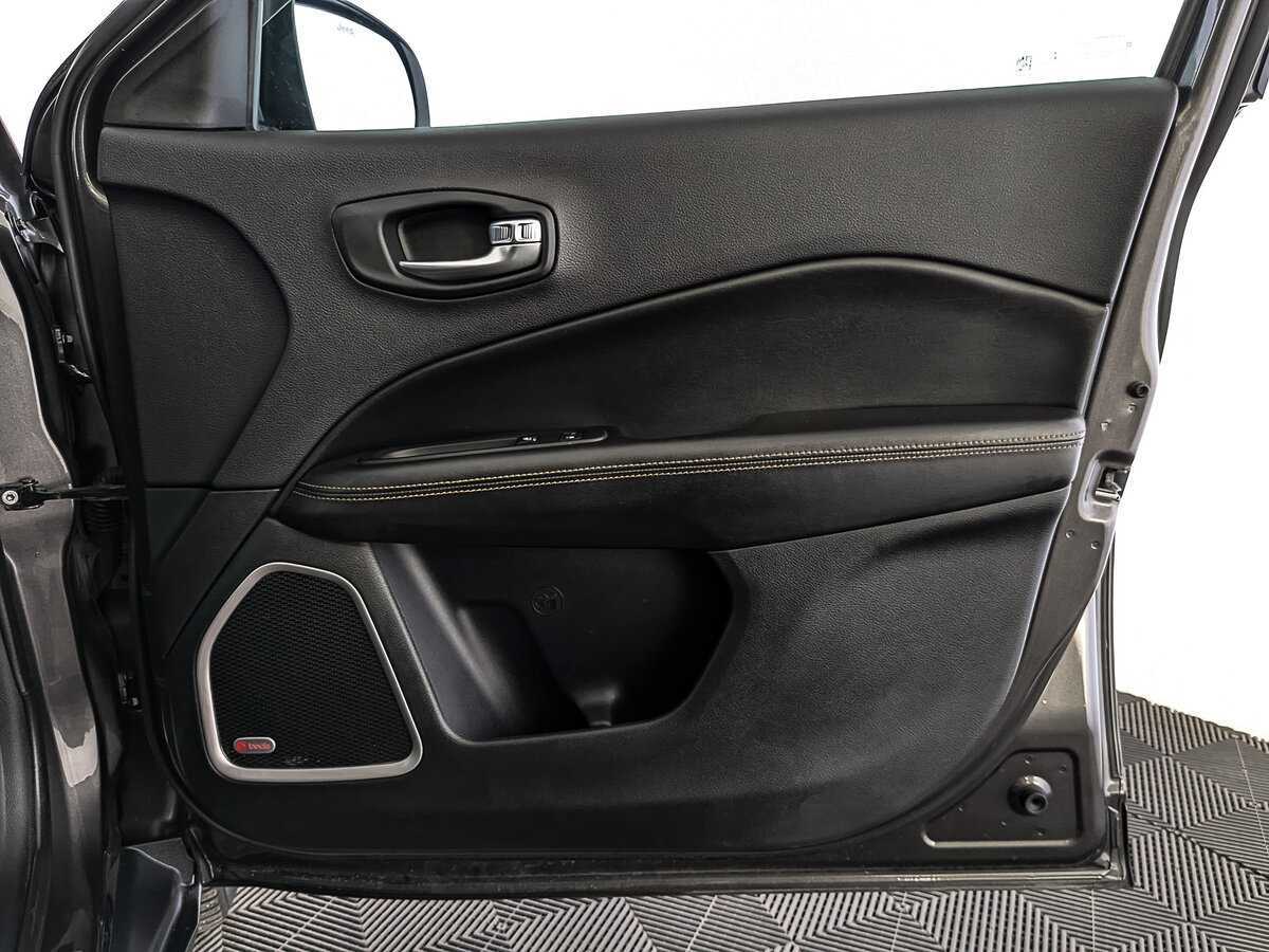 Купить Jeep Compass с пробегом. Фото: #23