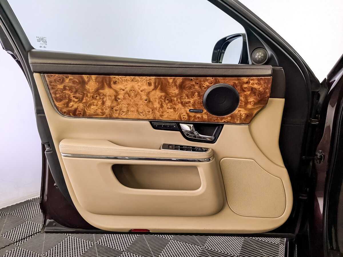 Купить Jaguar XJ с пробегом. Фото: #16