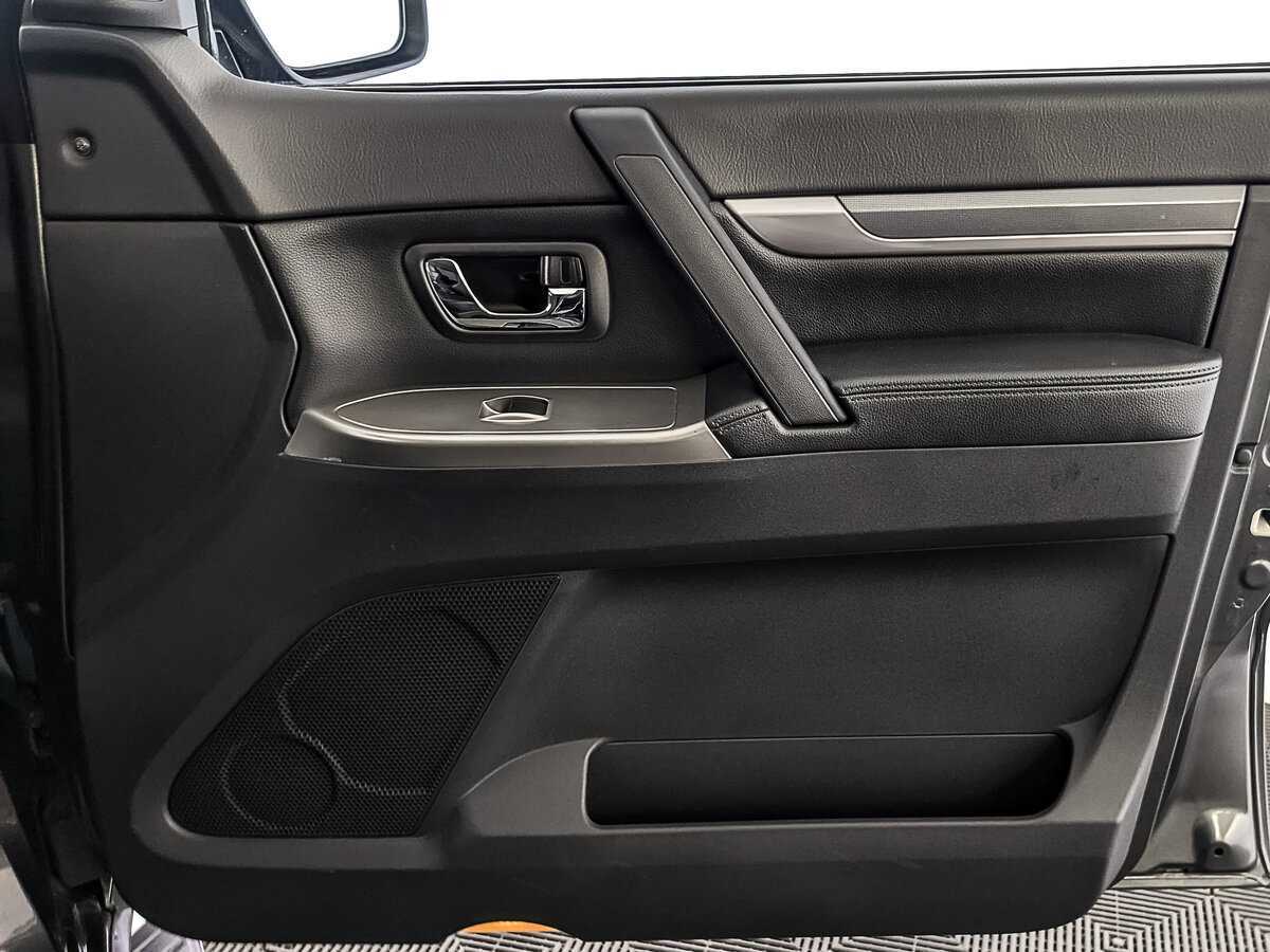 Купить Mitsubishi Pajero с пробегом. Фото: #23