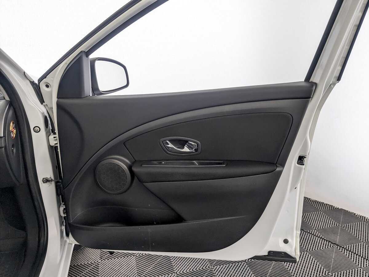 Купить Renault Fluence с пробегом. Фото: #22