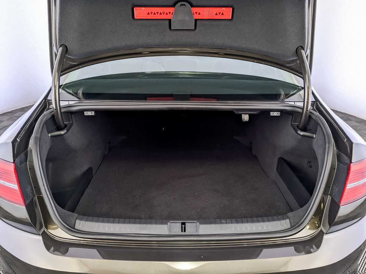 Купить Volkswagen Passat с пробегом. Фото: #9