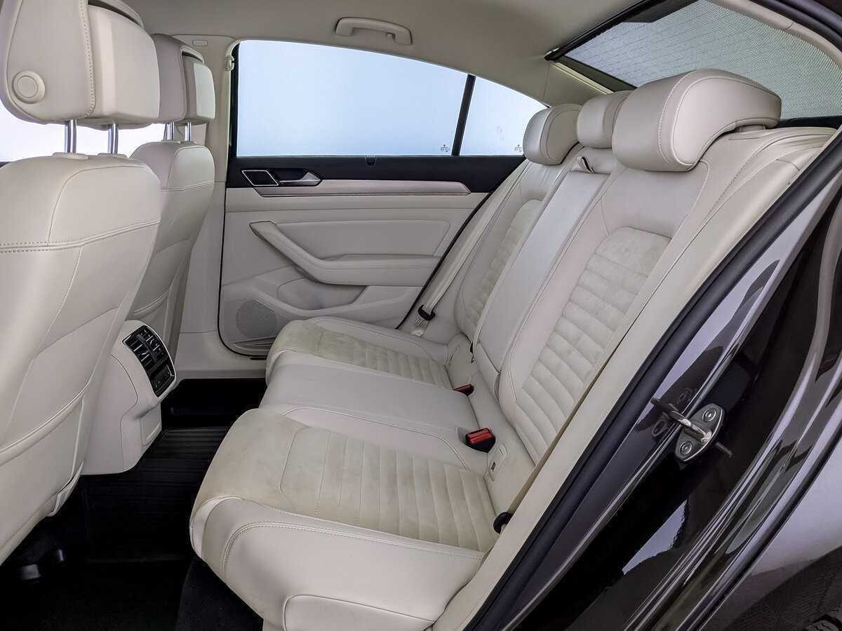Купить Volkswagen Passat с пробегом. Фото: #11