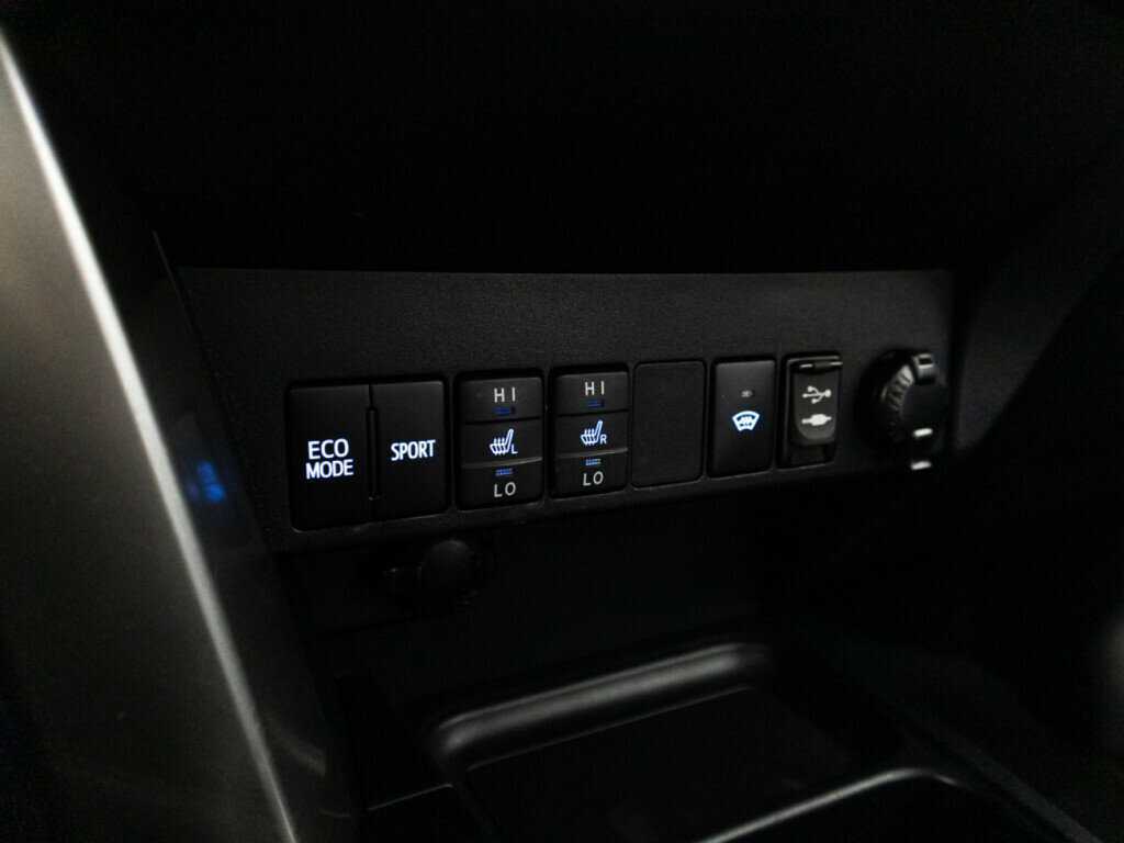 Купить Toyota RAV4 с пробегом. Фото: #18