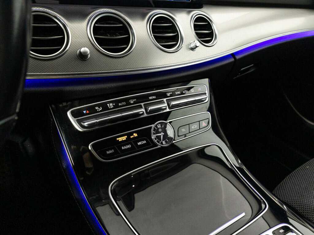 Купить Mercedes-Benz E-Класс с пробегом. Фото: #18