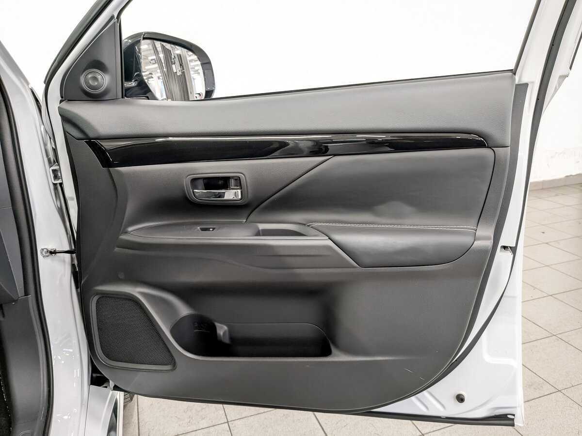 Купить Mitsubishi Outlander с пробегом. Фото: #21