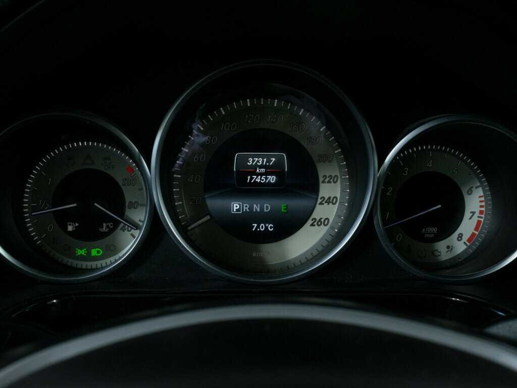 Купить Mercedes-Benz E-Класс с пробегом. Фото: #12