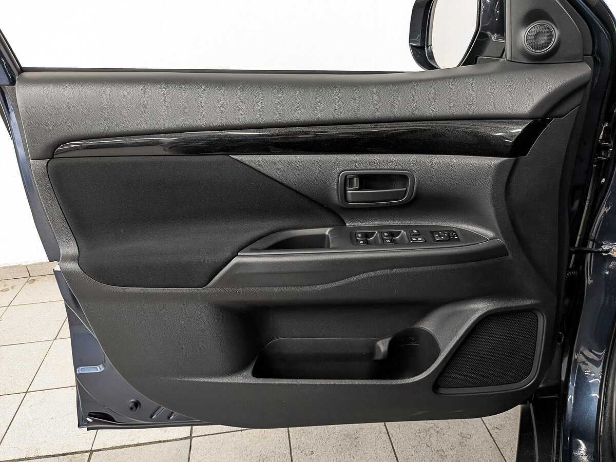 Купить Mitsubishi Outlander с пробегом. Фото: #16