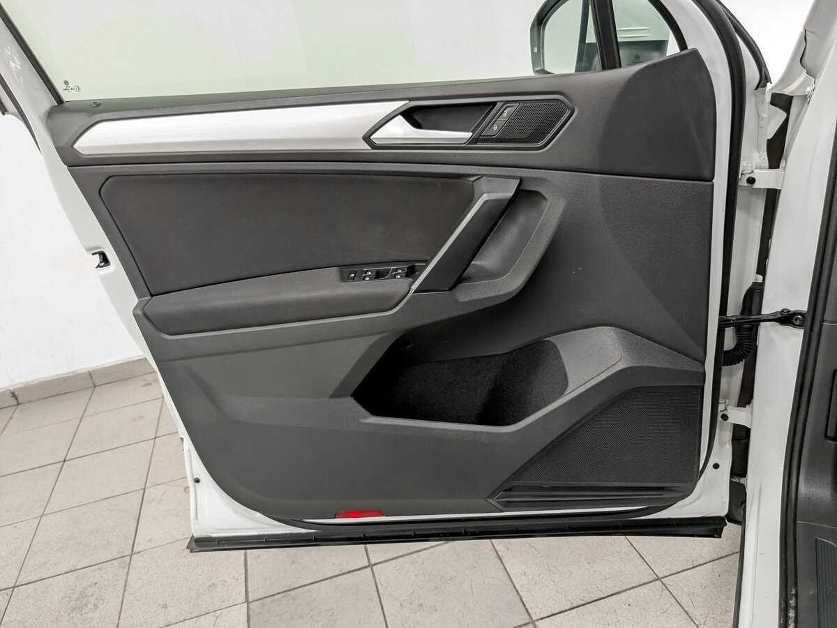 Купить Volkswagen Tiguan с пробегом. Фото: #15